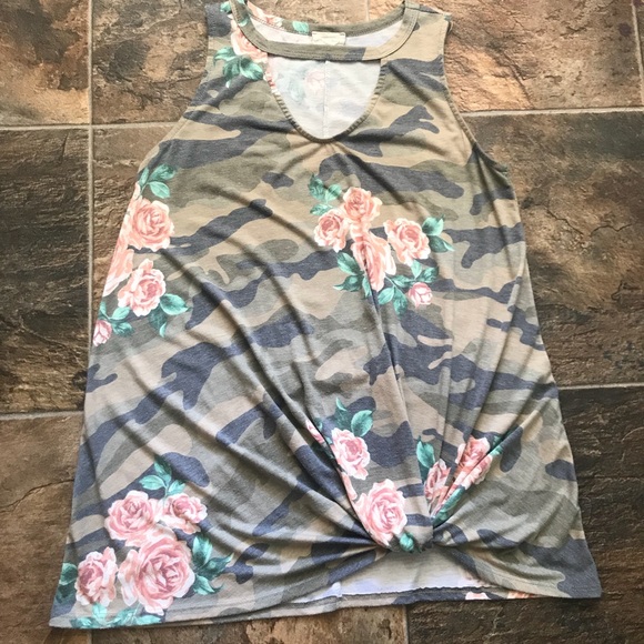 Camofloral size knot cut out tank - Picture 8 of 8